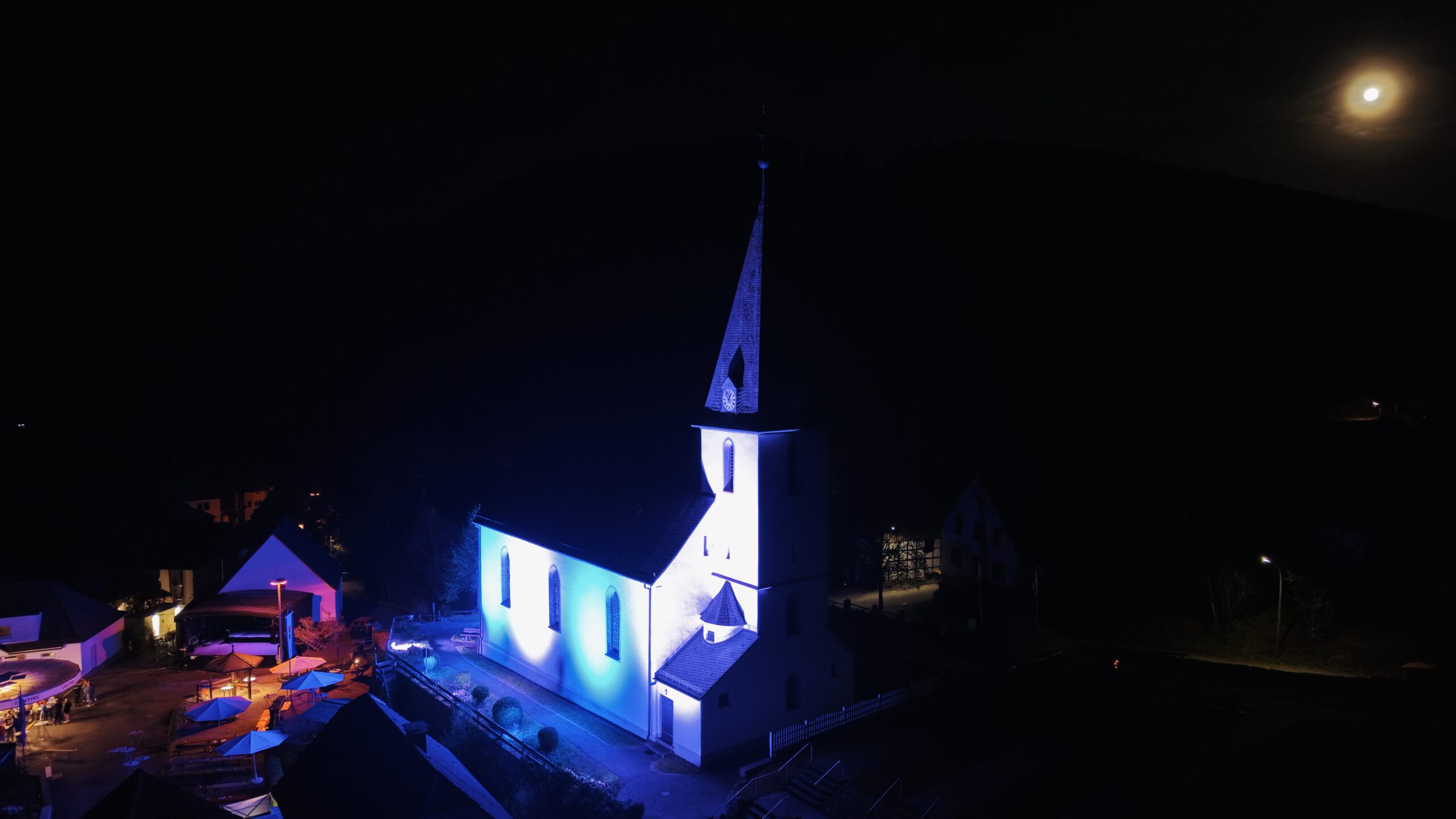 Übersicht einer öffentlichen Veranstaltung in Bontkirchen