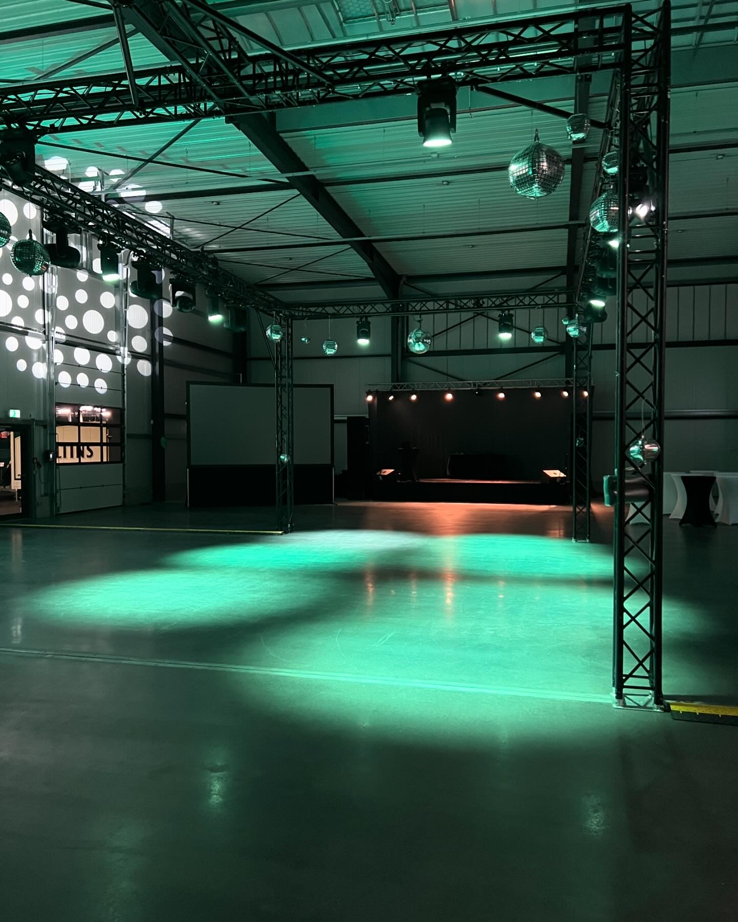 Lichtdetail mit Truss und Discokugeln